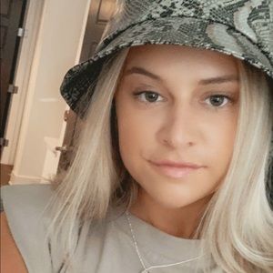 Meet your Posher, Abbie